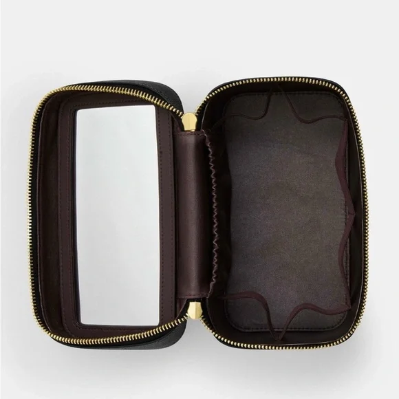 NWT Coach Cosmetic Case In Leather CW727 - Picture 2 of 8